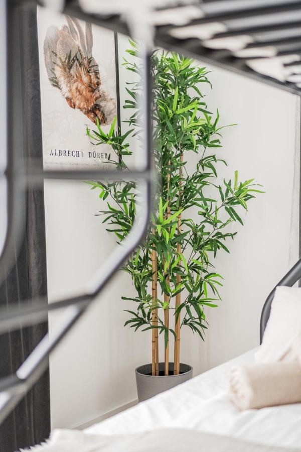 Chic Central City Rooms By Home2 เวียนนา ภายนอก รูปภาพ